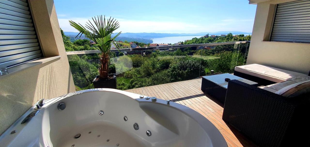 Jacuzzi Penthouse Apartment Matulji Eksteriør billede