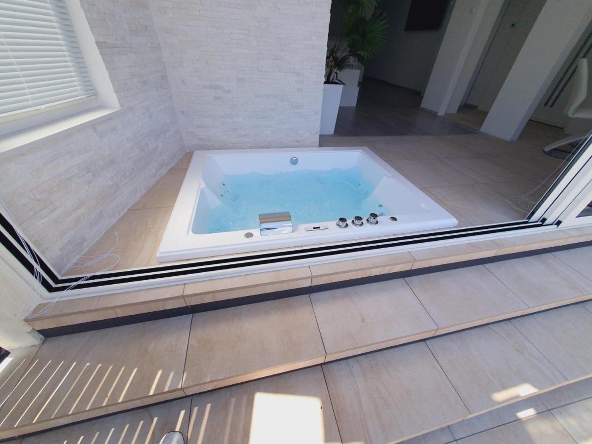 Jacuzzi Penthouse Apartment Matulji Eksteriør billede