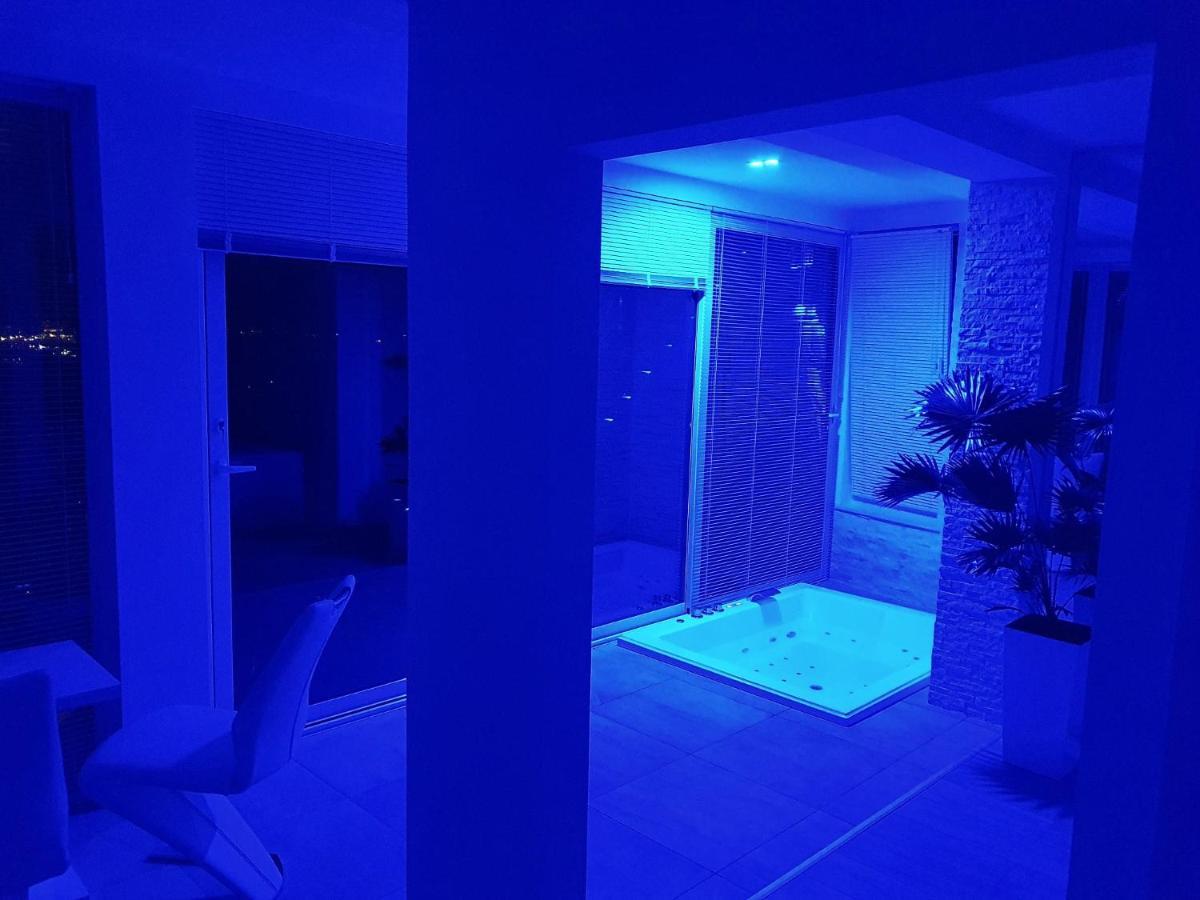 Jacuzzi Penthouse Apartment Matulji Eksteriør billede
