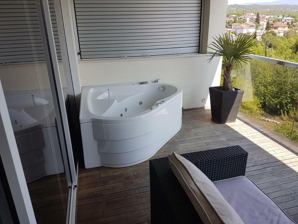 Jacuzzi Penthouse Apartment Matulji Eksteriør billede